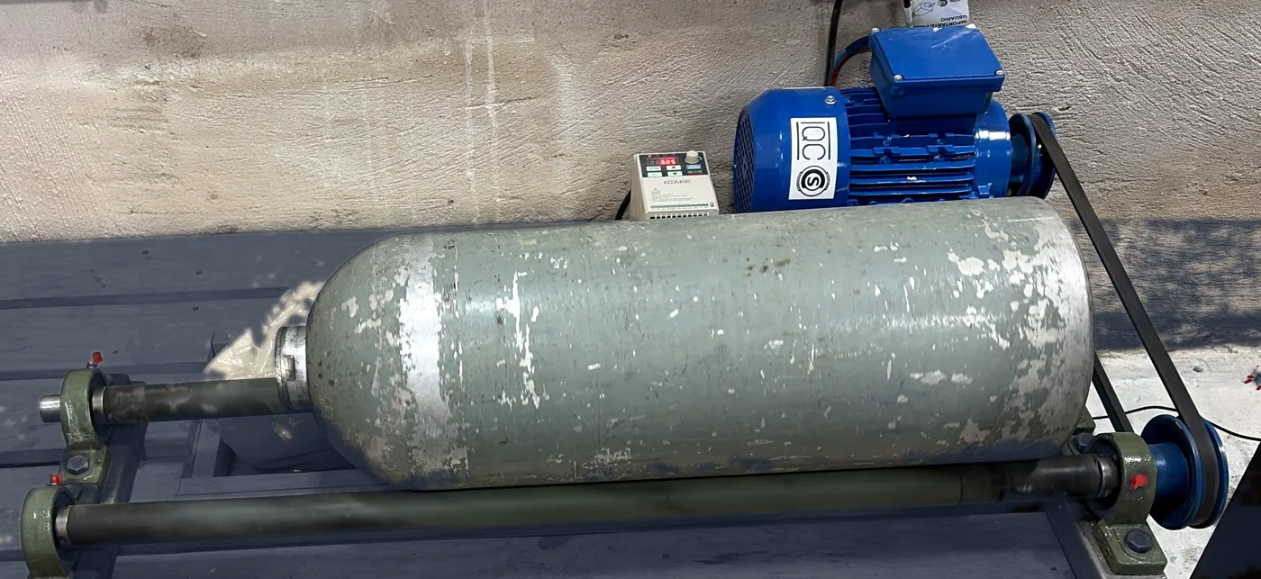 Cilindro montado en el tumbler giratorio de RA Ensayos