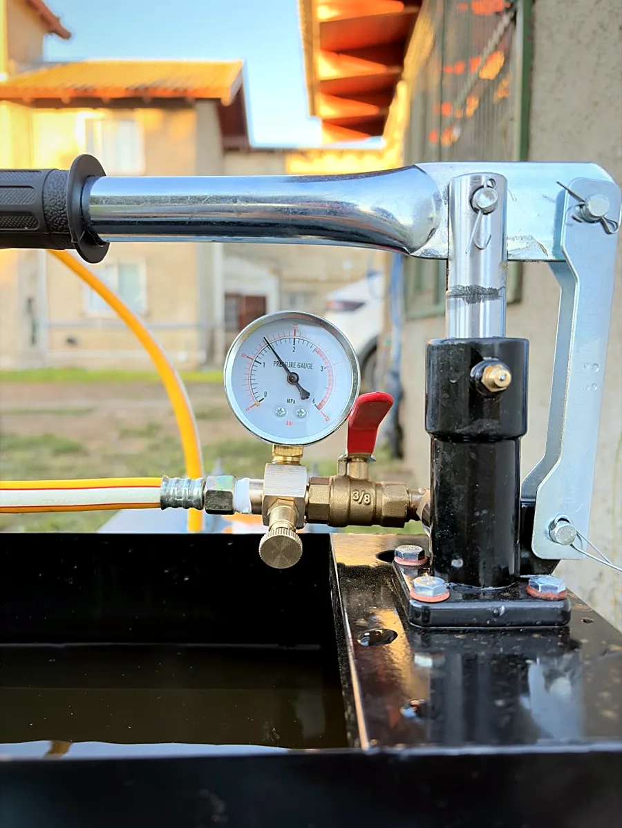 Bomba de prueba hidrostática con manómetro